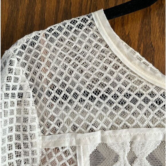 BCBG ivory 2-piece gorgeous dress set.Straight style, laced shell, solid slip, S - Picture 11 of 14